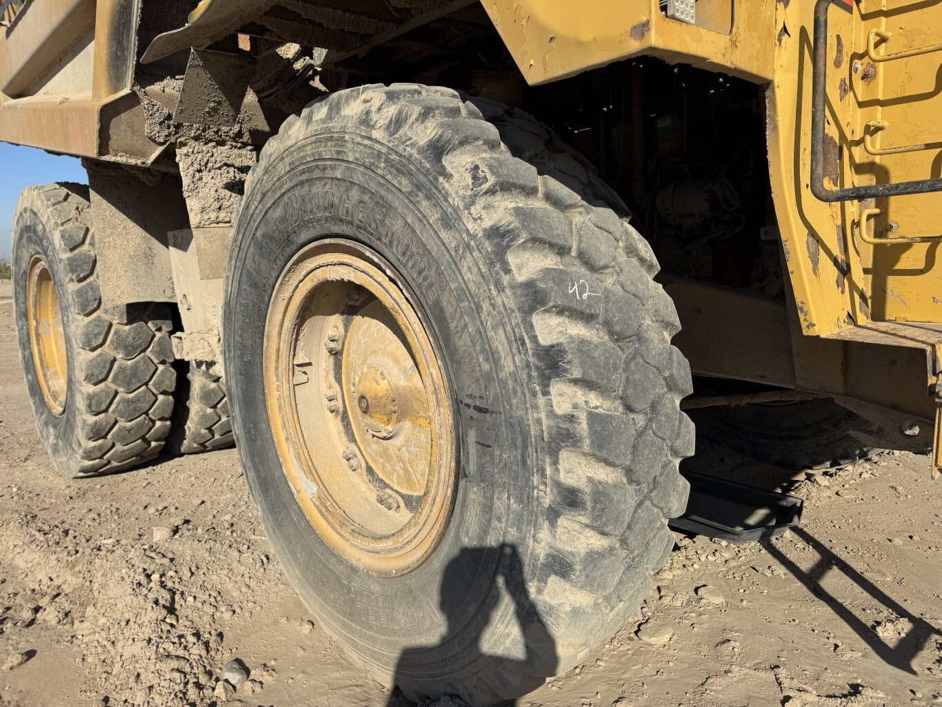 2005 CAT 777D Haul Truck 9049 JP