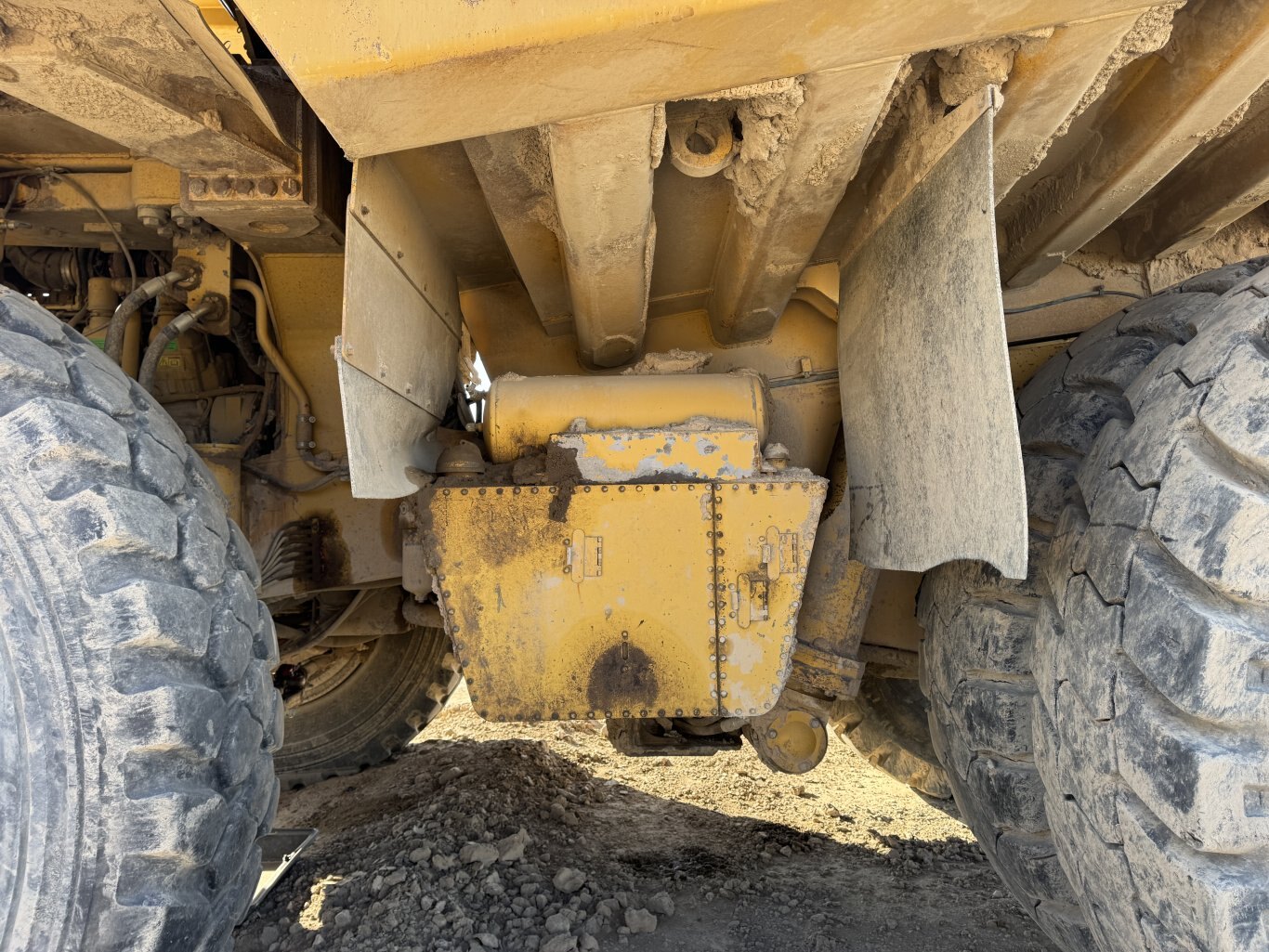 2005 CAT 777D Haul Truck 9049 JP