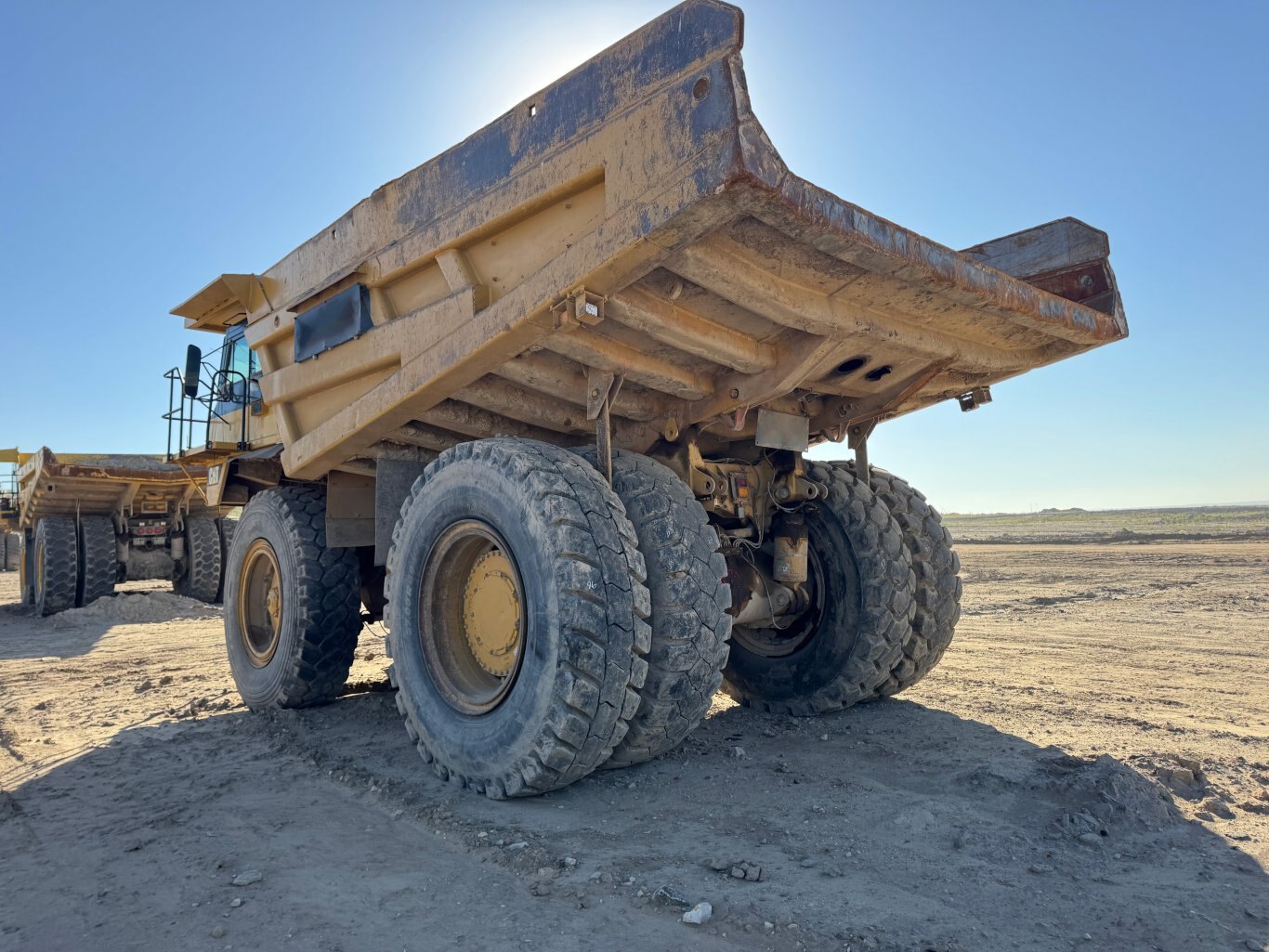 2005 CAT 777D Haul Truck 9049 JP