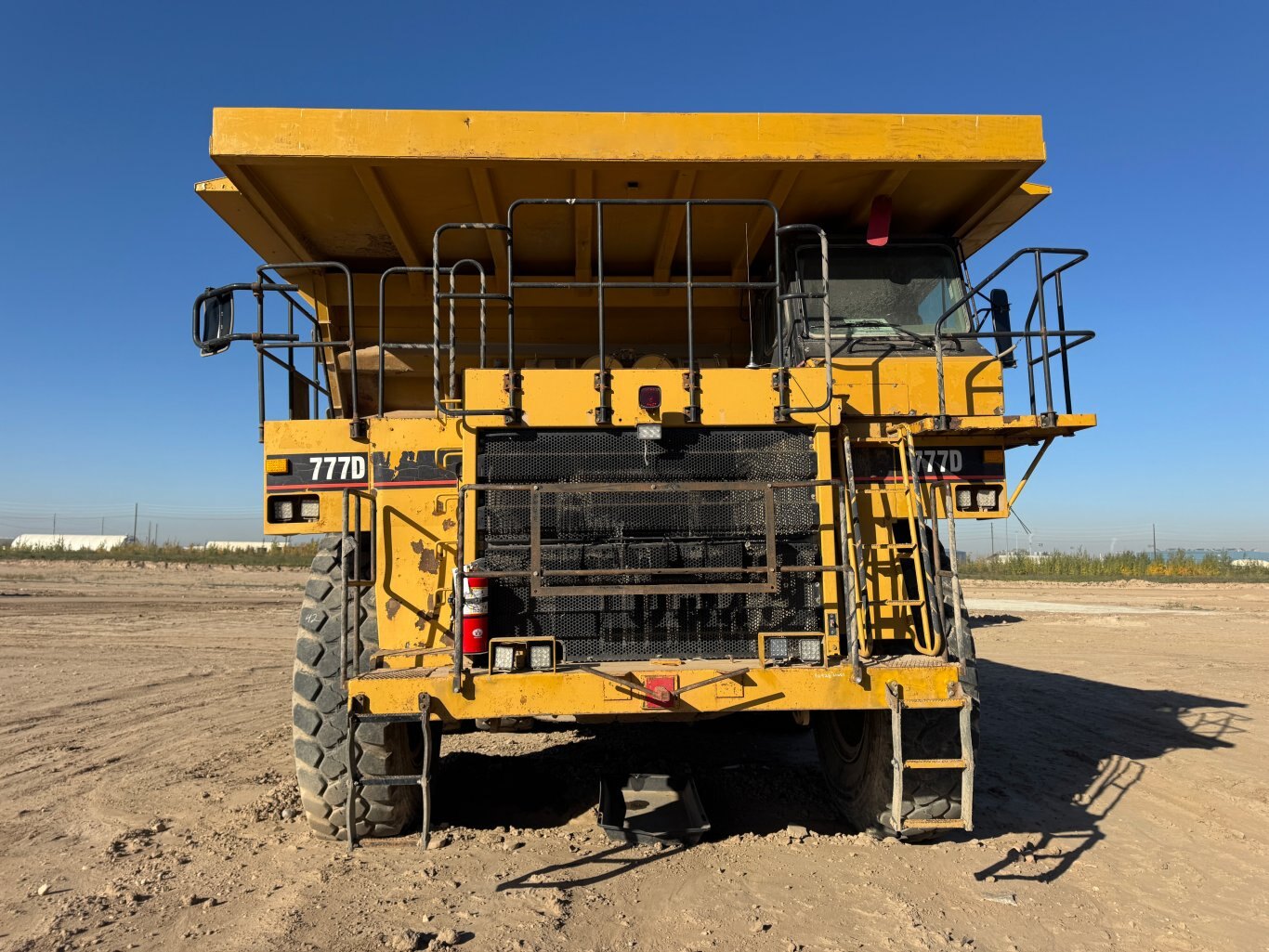 2005 CAT 777D Haul Truck 9049 JP