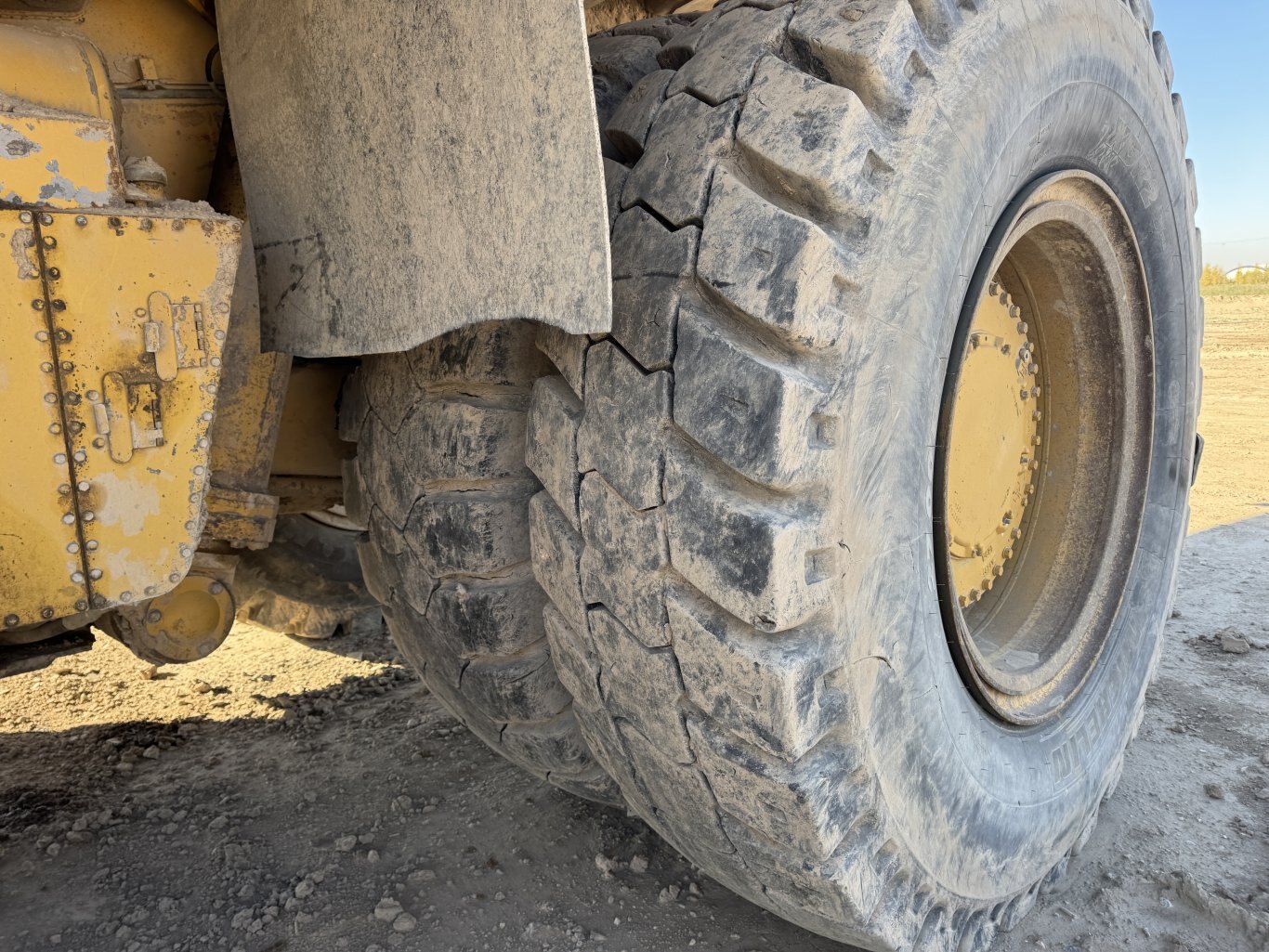 2005 CAT 777D Haul Truck 9049 JP