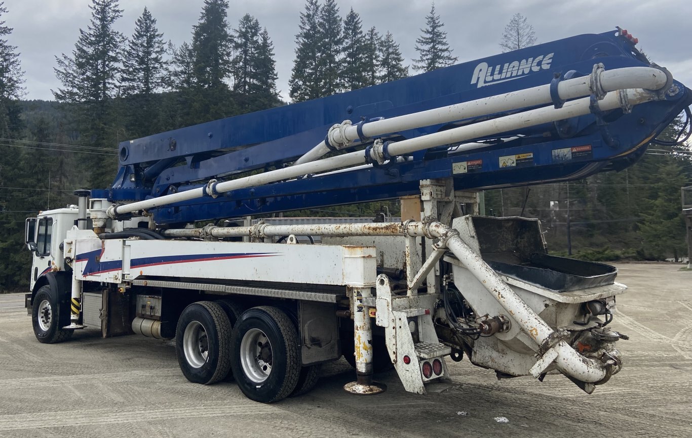 2007 Alliance 40M Concrete Pumper on 2007 Mack MR690S 9074 JA