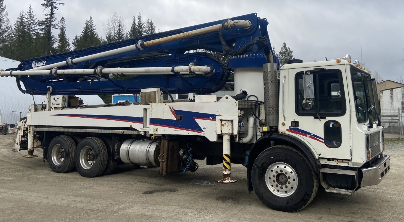 2007 Alliance 40M Concrete Pumper on 2007 Mack MR690S 9074 JA