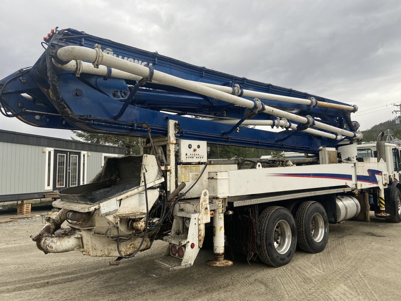 2007 Alliance 40M Concrete Pumper on 2007 Mack MR690S 9074 JA