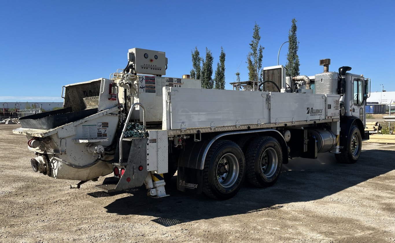 2014 Alliance JFS 12H Concrete Line Pump on 2014 Mack MRU613 9077 JA