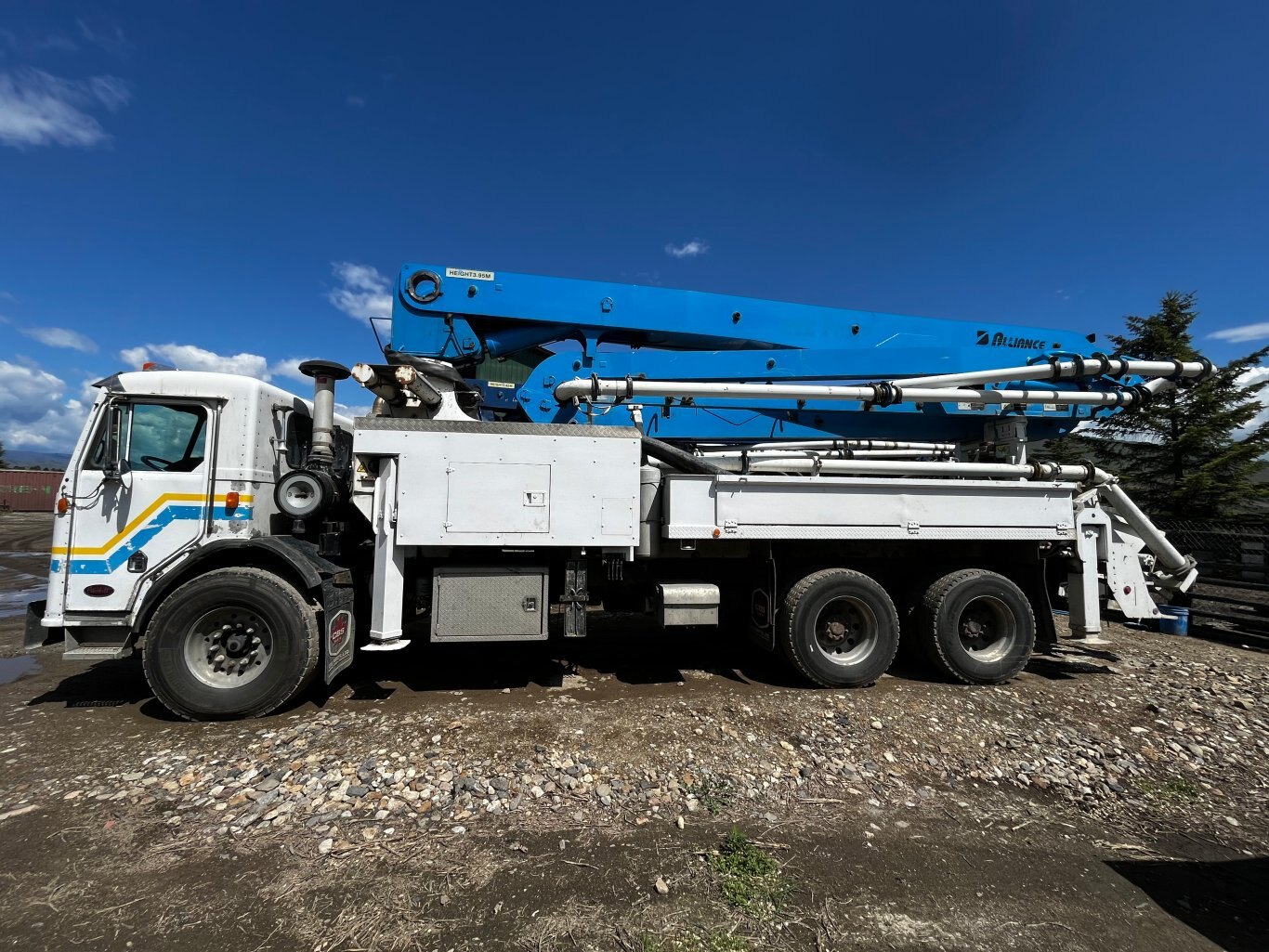 2007 Alliance 33M Concrete Pumper on 2007 Peterbilt 320 Truck 9087 JA