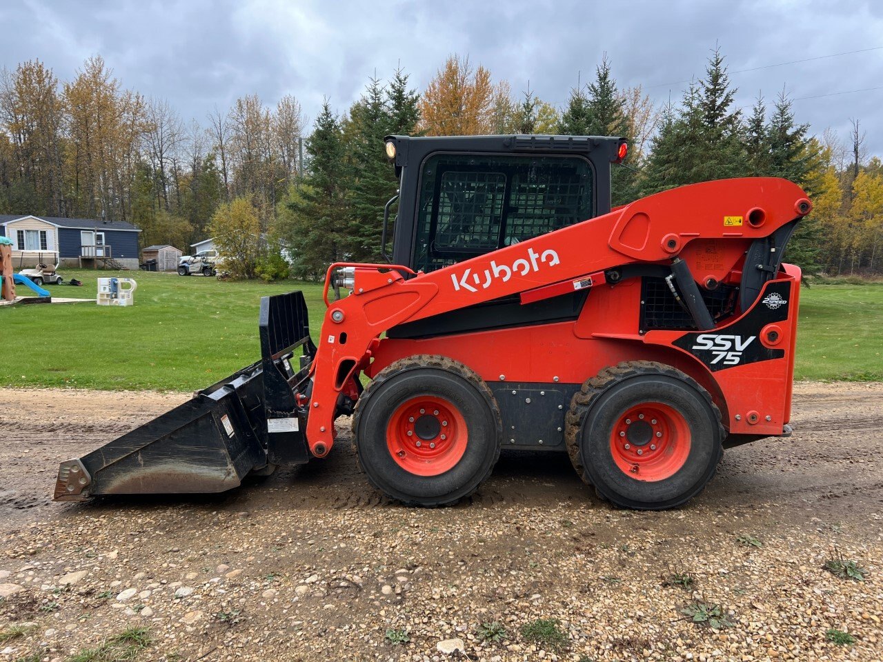 2022 Kubota SSV75 Skid Steer LOW hours in Like new condition 9082 JF