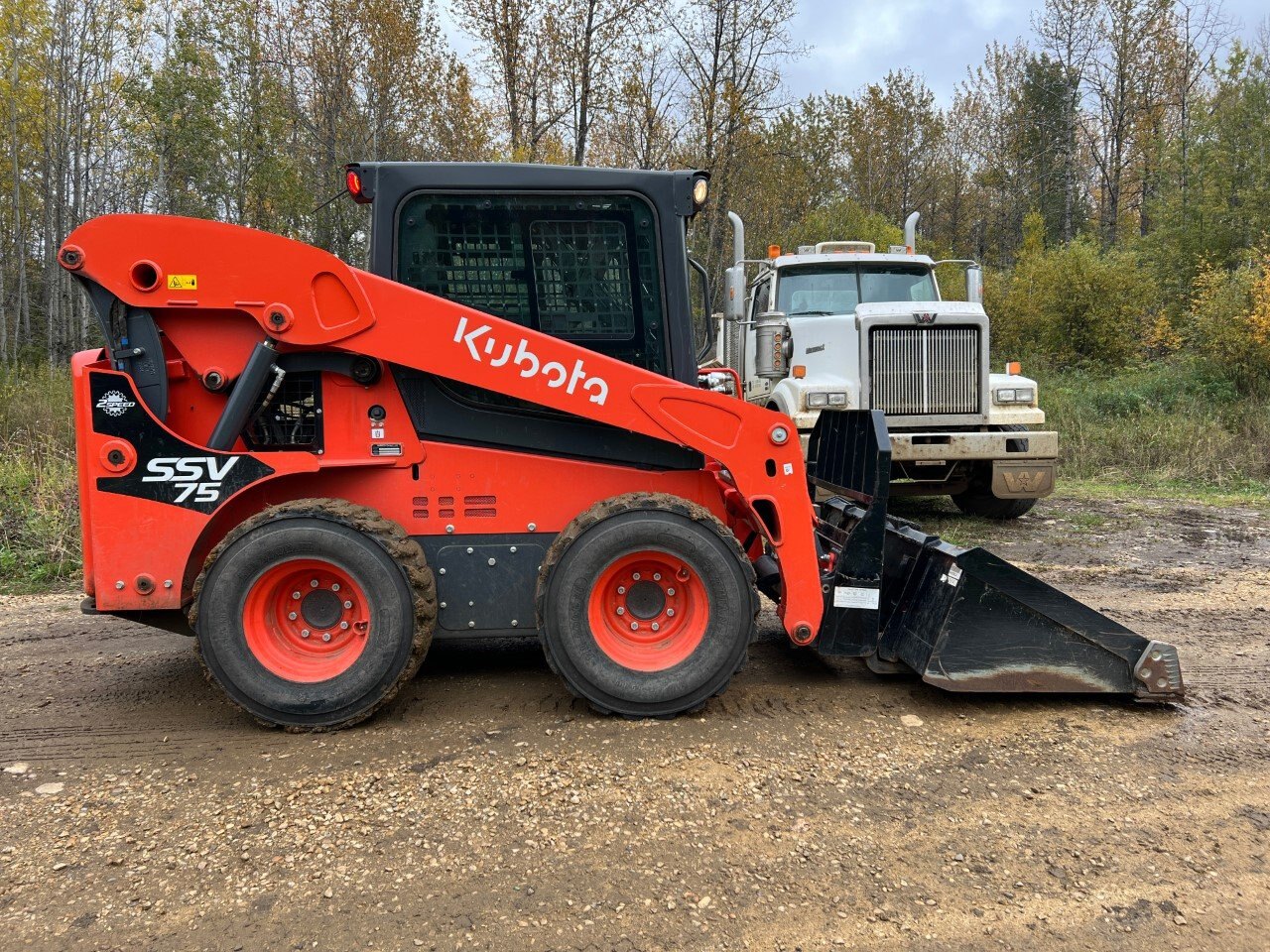 2022 Kubota SSV75 Skid Steer LOW hours in Like new condition 9082 JF