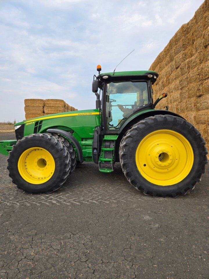 2016 John Deere 8345R 42KM IVT Tractor #9122 JP