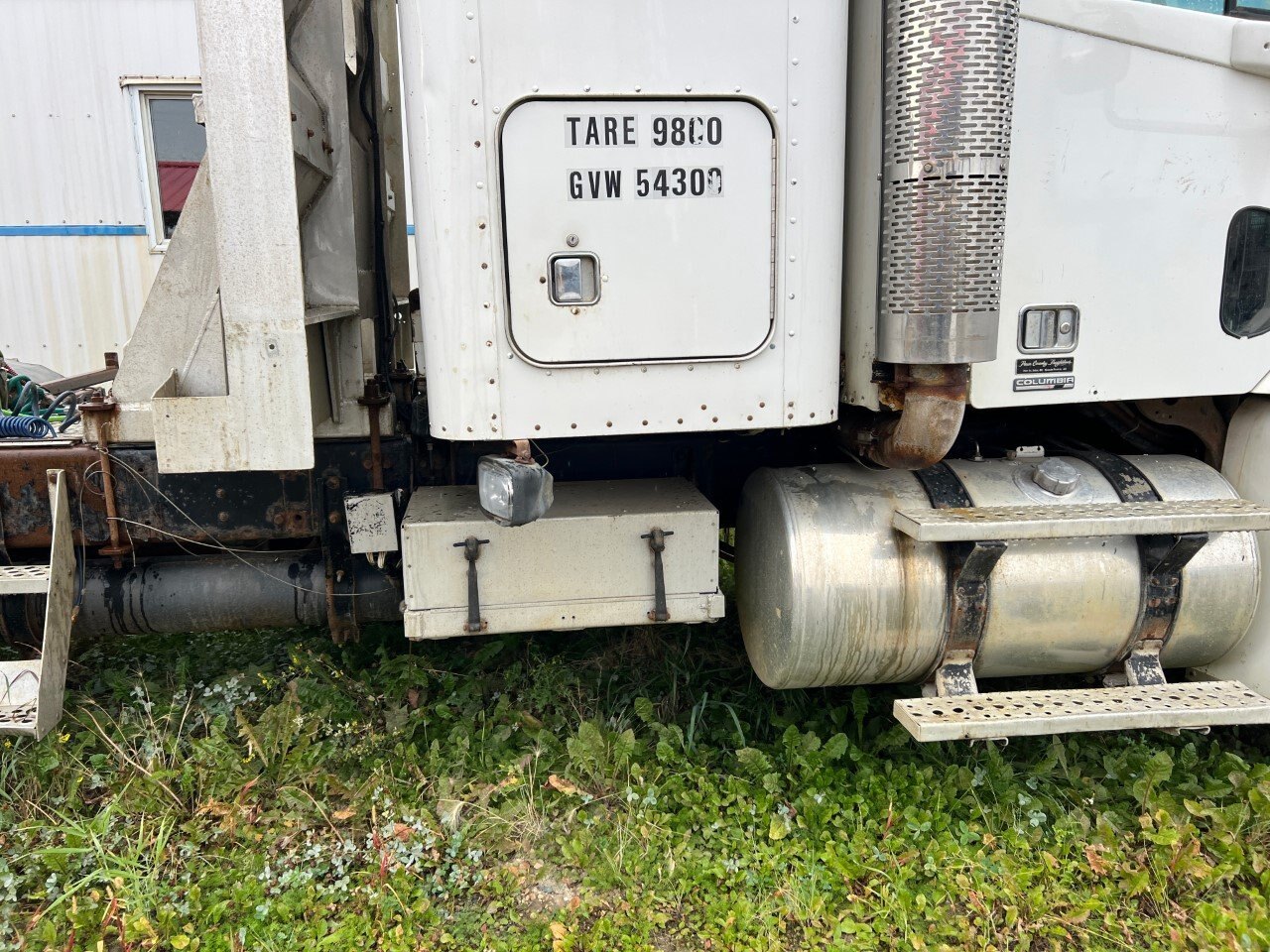 2003 Freightliner Columbia 120 Tri Drive Sleeper Tractor #9100 JF