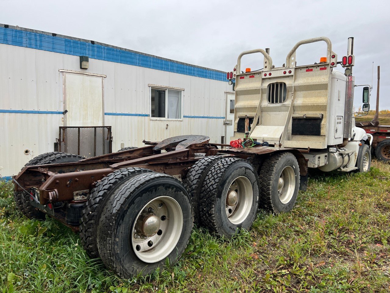 2003 Freightliner Columbia 120 Tri Drive Sleeper Tractor #9100 JF