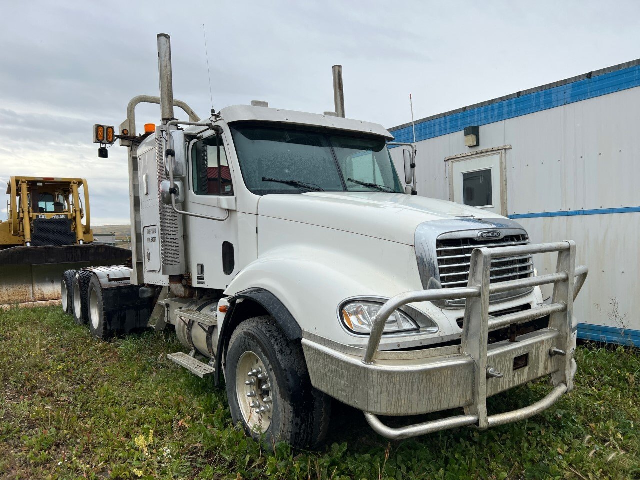 2003 Freightliner Columbia 120 Tri Drive Sleeper Tractor #9100 JF