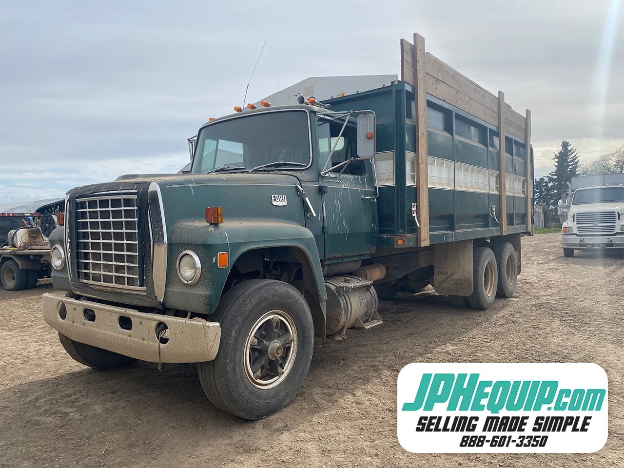 1976 Ford F-800 Grain/Silage Truck - #9144 AS