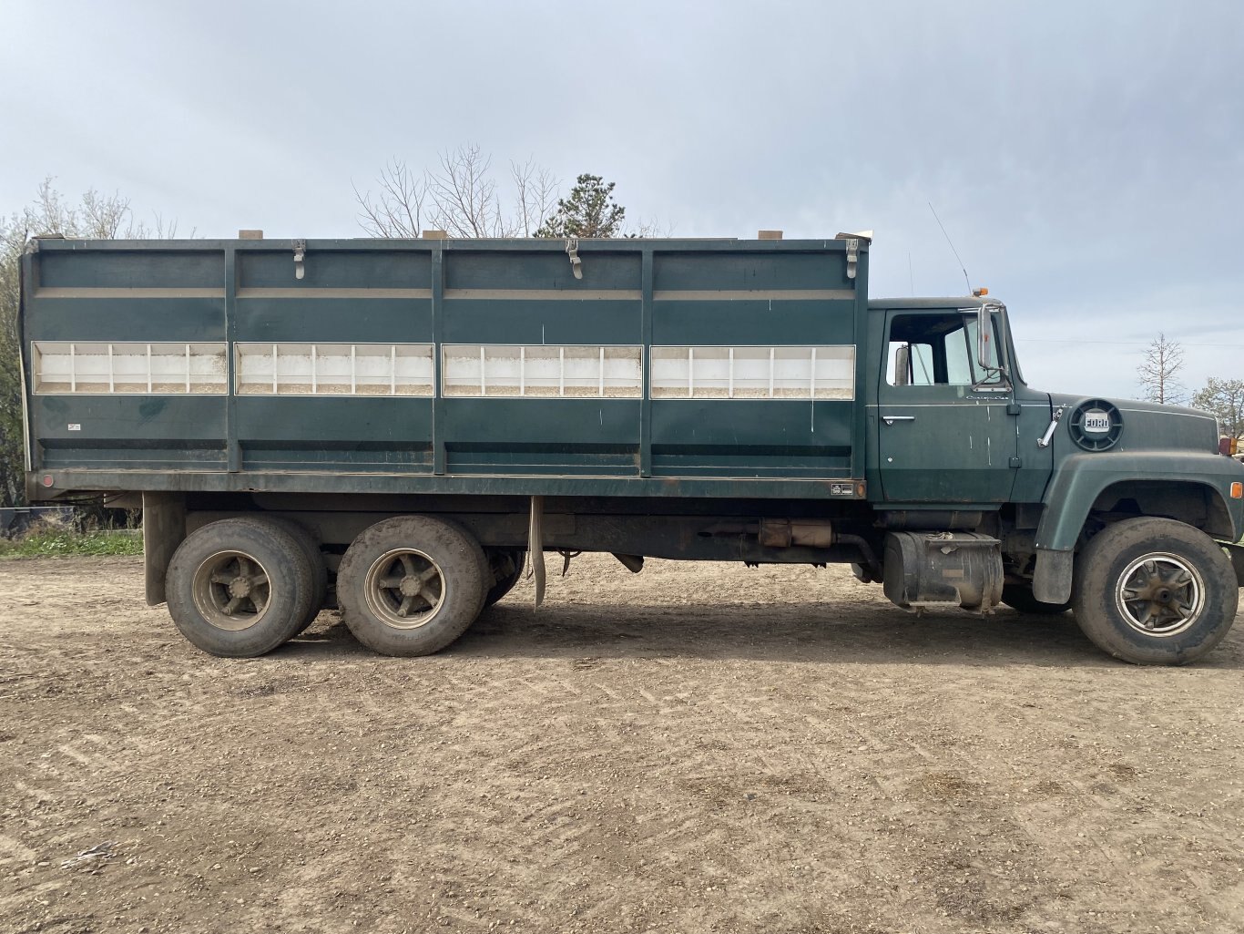 1976 Ford F 800 Grain/Silage Truck #9144 AS