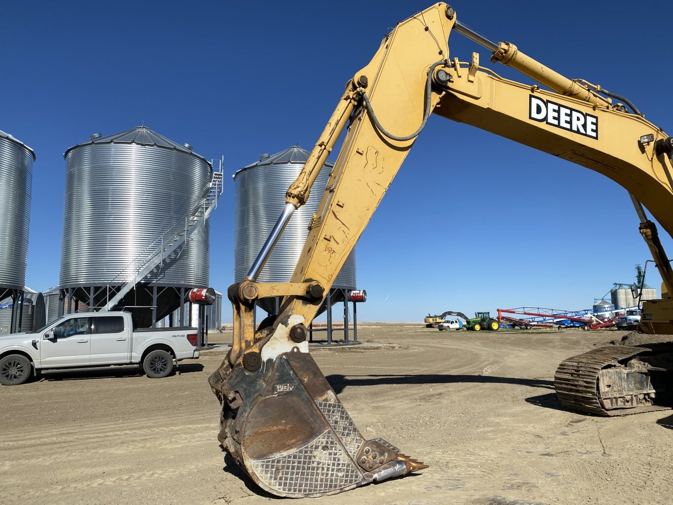 2001 Deere 450LC Excavator with Dig Bucket #9148 BP