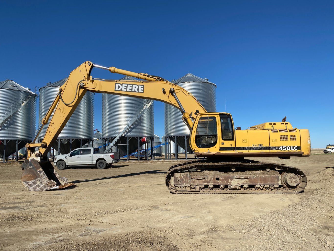 2001 Deere 450LC Excavator with Dig Bucket #9148 BP