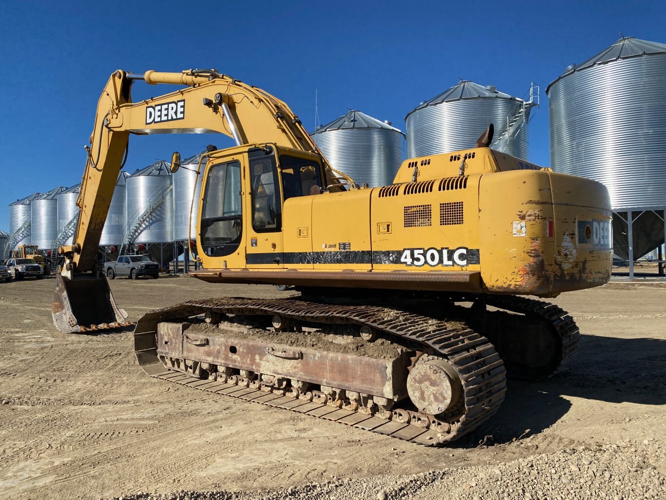 2001 Deere 450LC Excavator with Dig Bucket #9148 BP