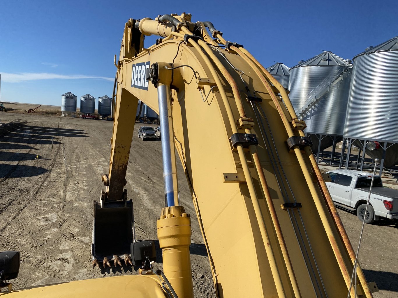 2001 Deere 450LC Excavator with Dig Bucket #9148 BP