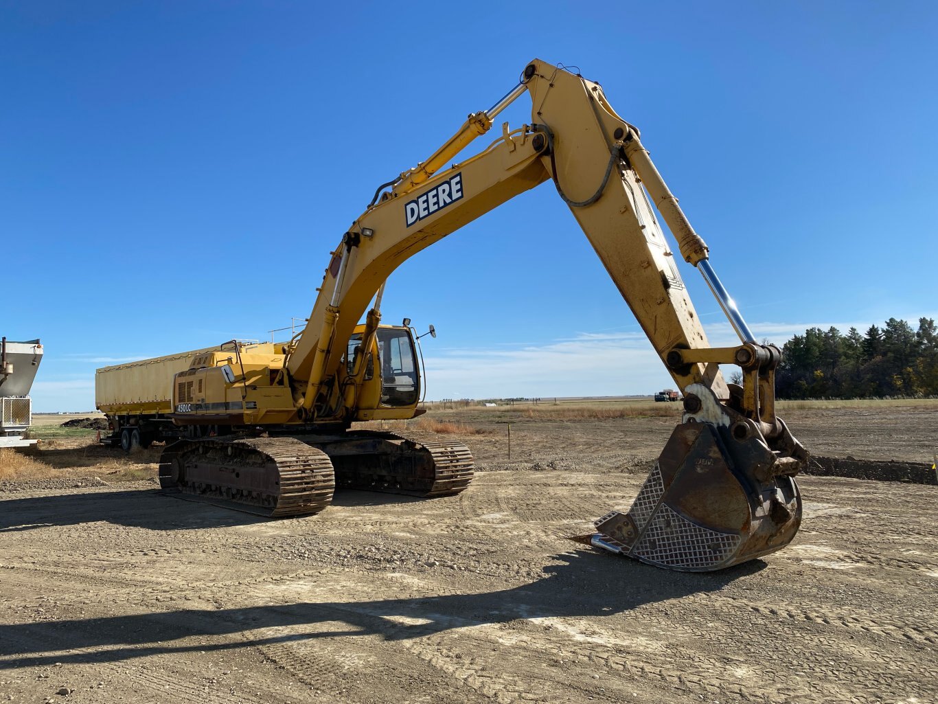 2001 Deere 450LC Excavator with Dig Bucket #9148 BP