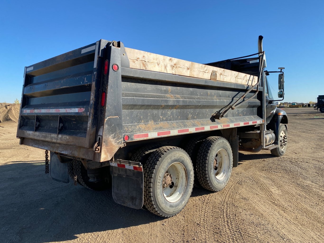 2009 International Dura Star 4400 Gravel Truck Tandem Axle Dump Truck #9153 BP