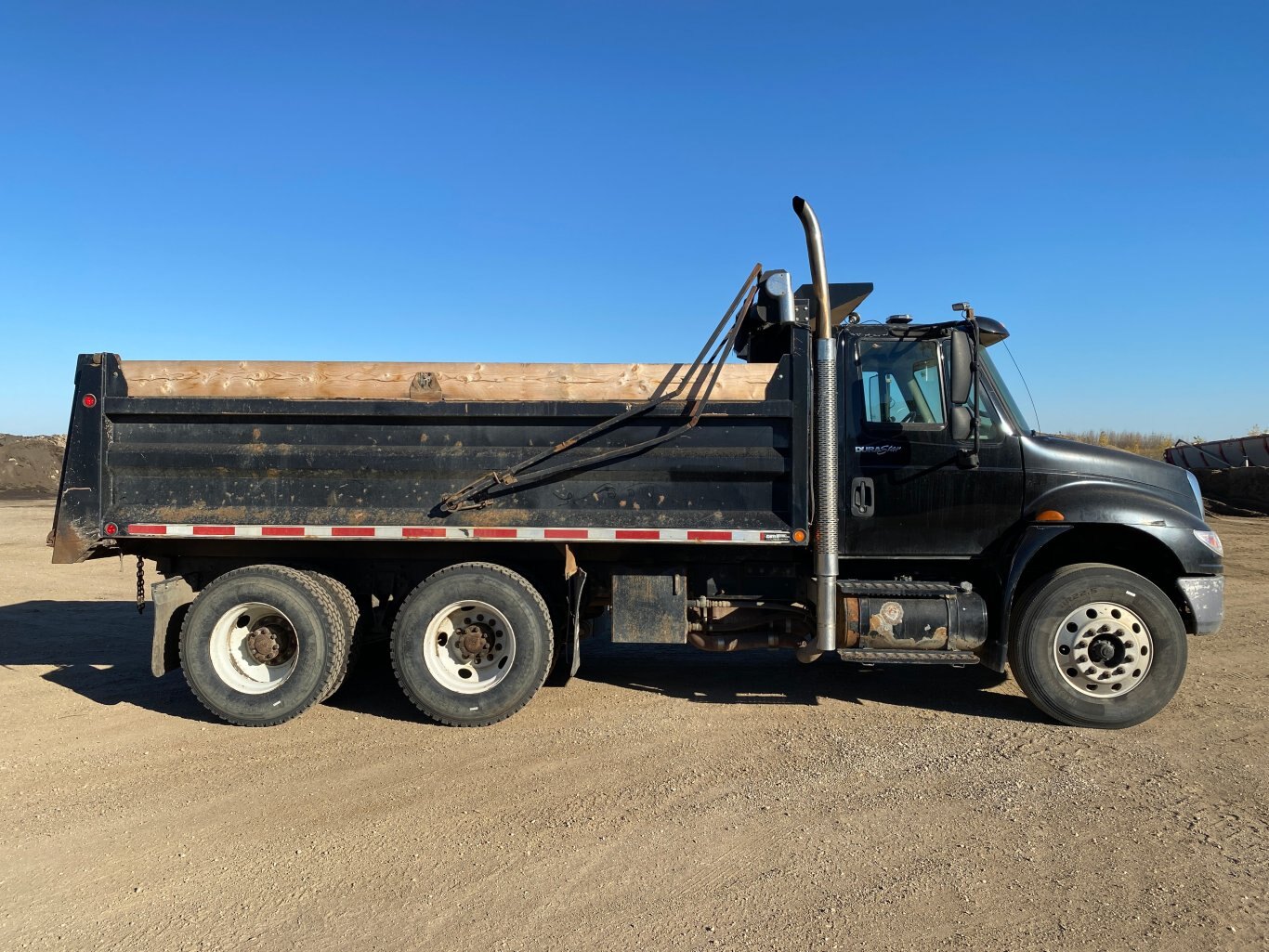 2009 International Dura Star 4400 Gravel Truck Tandem Axle Dump Truck #9153 BP