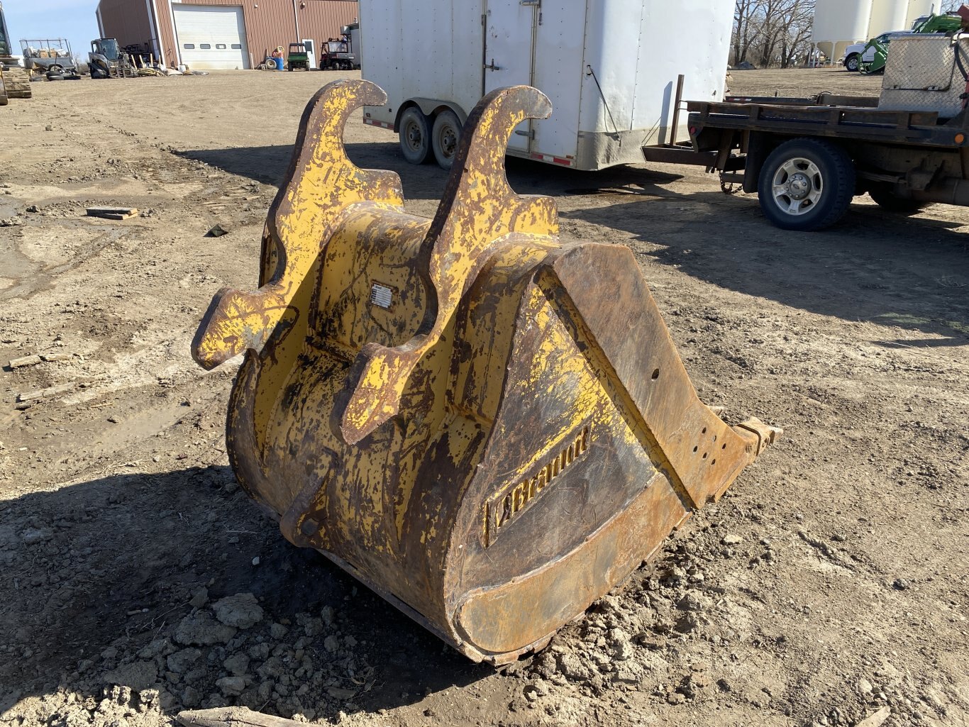 Brandt 250 Series Excavator Dig Bucket 42 Inch #9204 BP