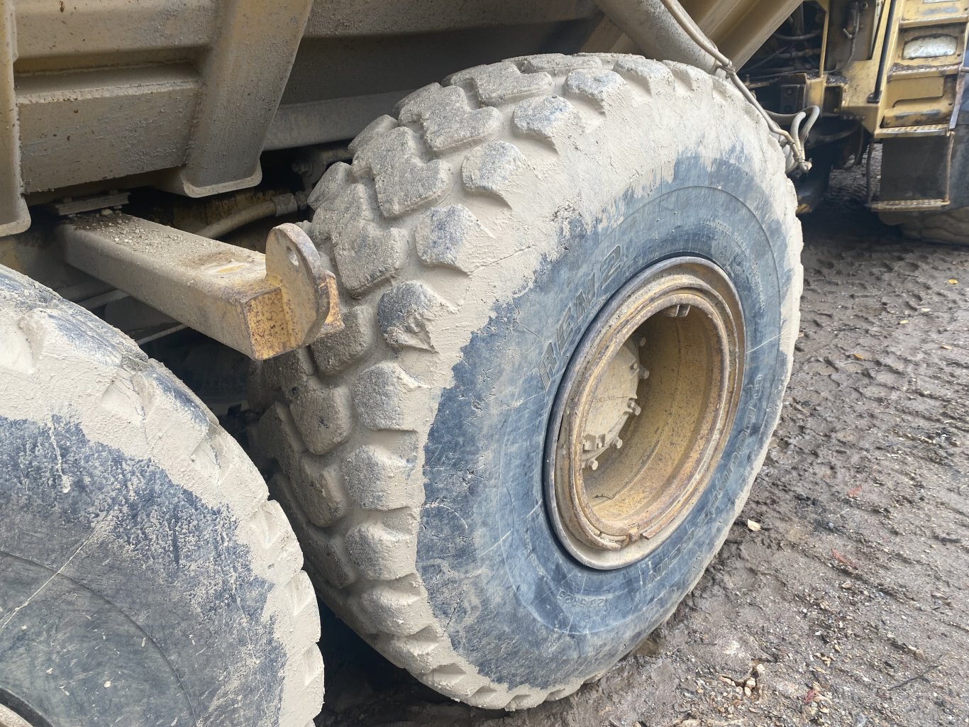 1995 Caterpillar D300D Articulated Rock Truck #9212 AS