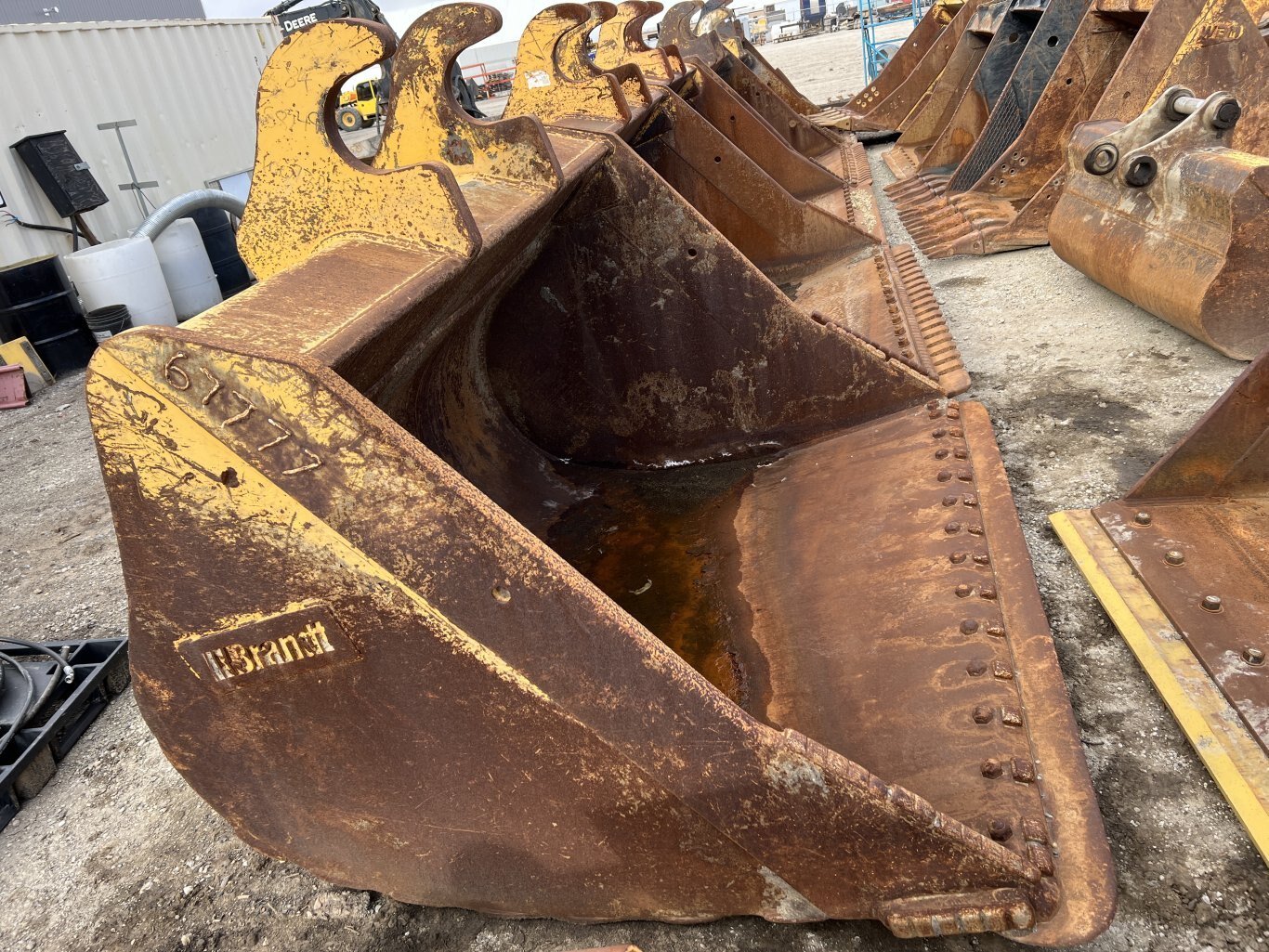 400 Series Brandt 84 Clean Up Bucket #9230 JF