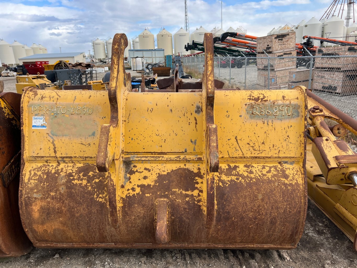 400 Series Brandt 84 Clean Up Bucket #9230 JF