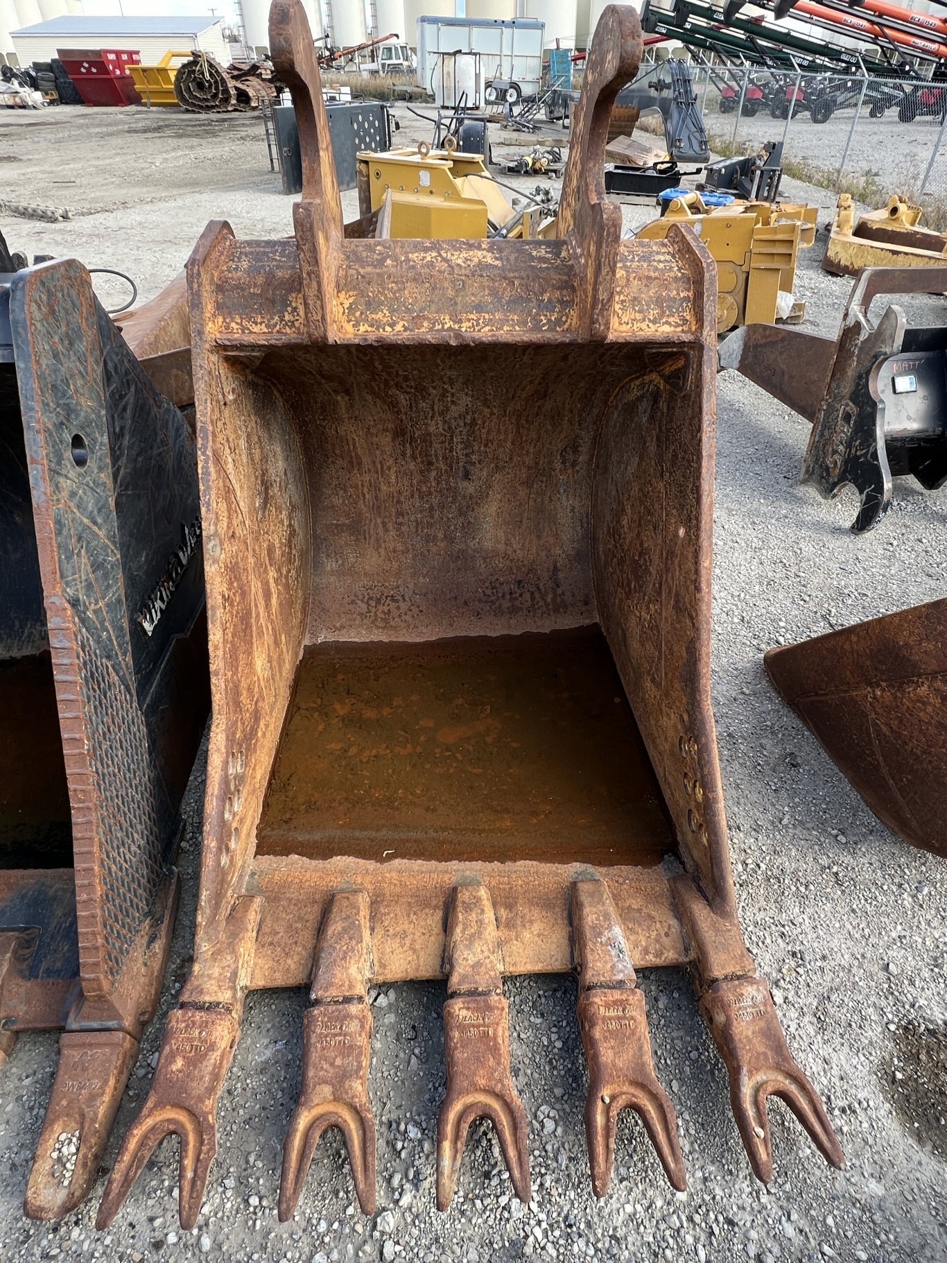 300 Series WBM 48 Dig Bucket #9236 JF