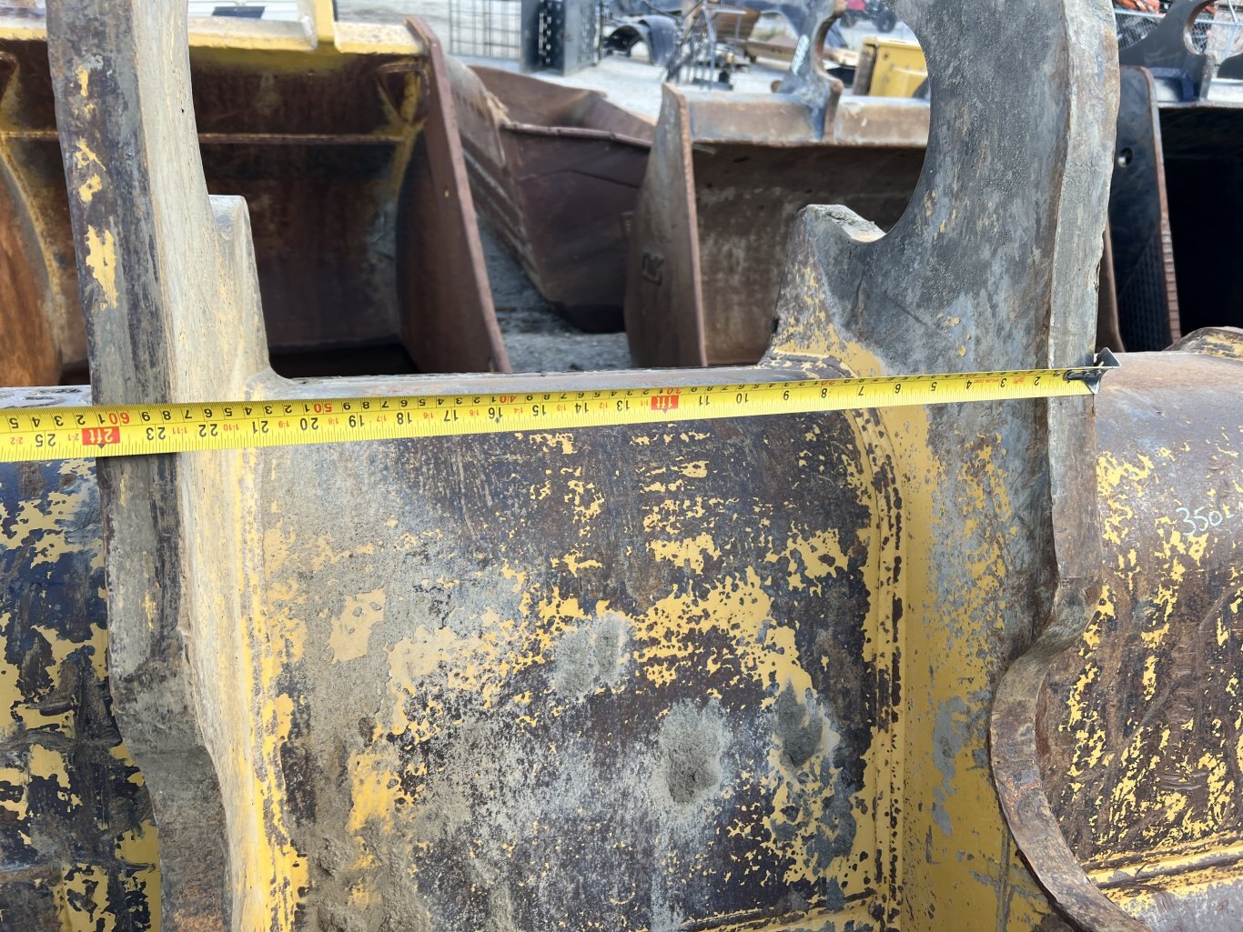 250 Series 70 Pin On Clean Up Bucket #9239 JF