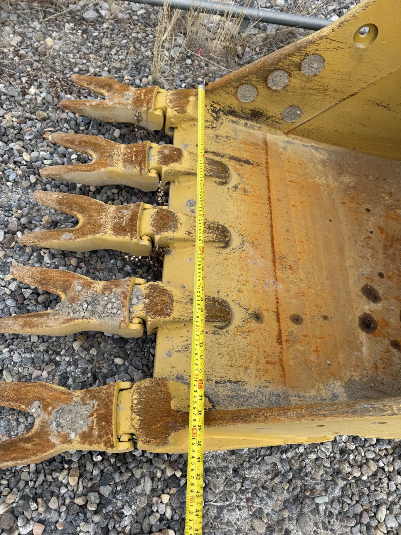 90 mm Pins 42 in Dig Bucket off CAT 326FL #10370 JPH