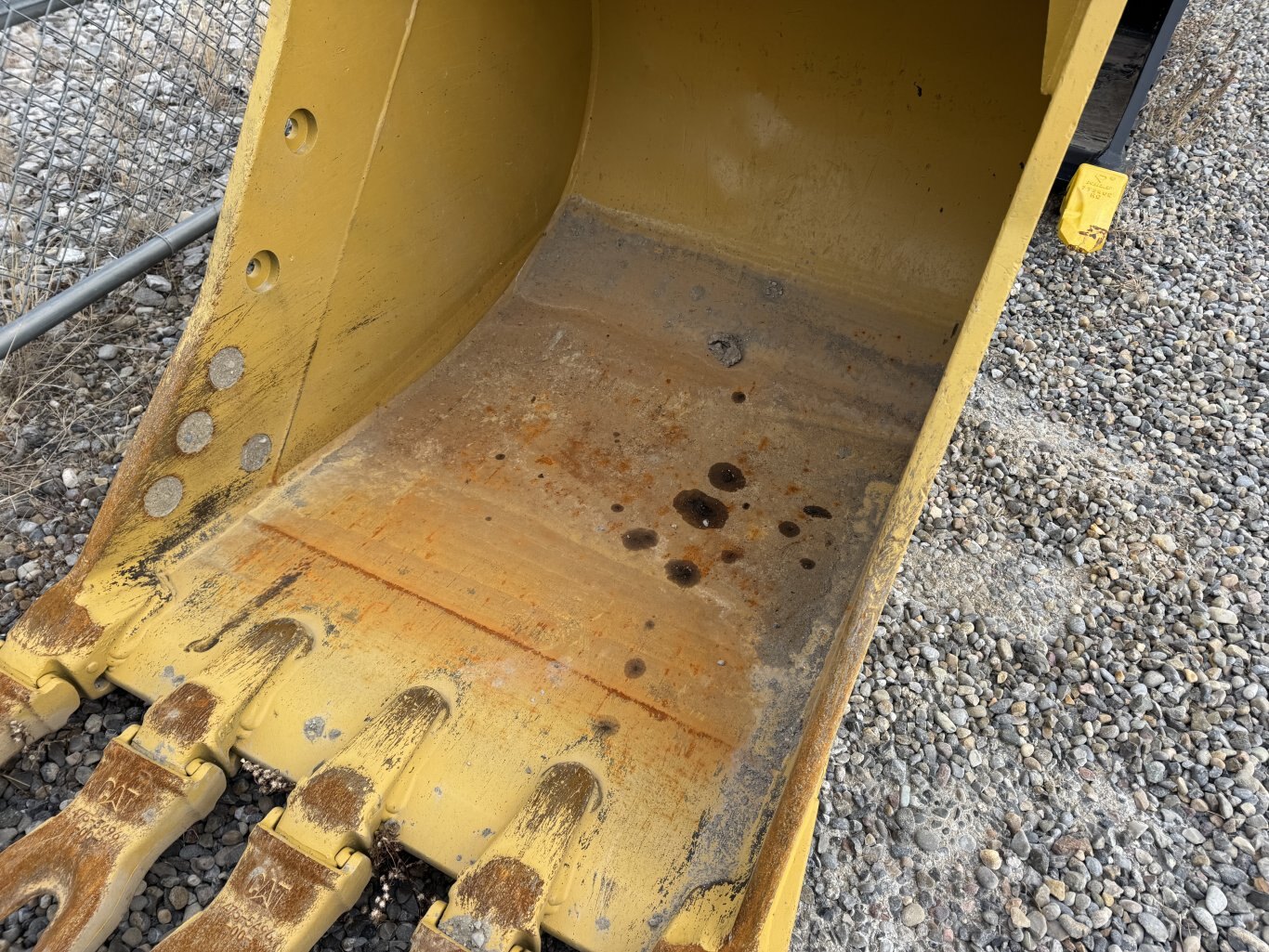 90 mm Pins 42 in Dig Bucket off CAT 326FL #10370 JPH