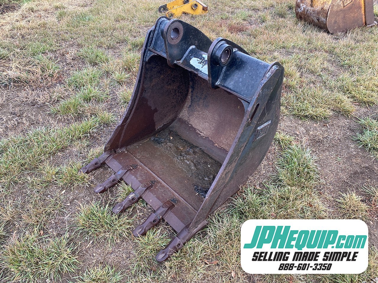 Backhoe Dig Bucket for Caterpillar 30 Inch - Pin On Lugging- Fits To: 416D, 420D, 420DIT, 424D, 428D, 430D, 430DIT, 432D, 438D, 442D Machines #9271 BP