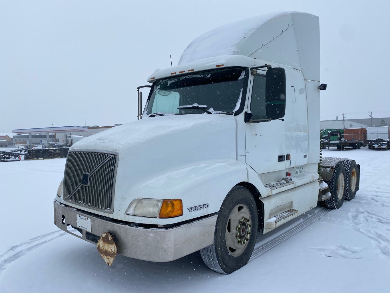 1998 Volvo VNL64 Highway Sleeper Truck #9283 AS