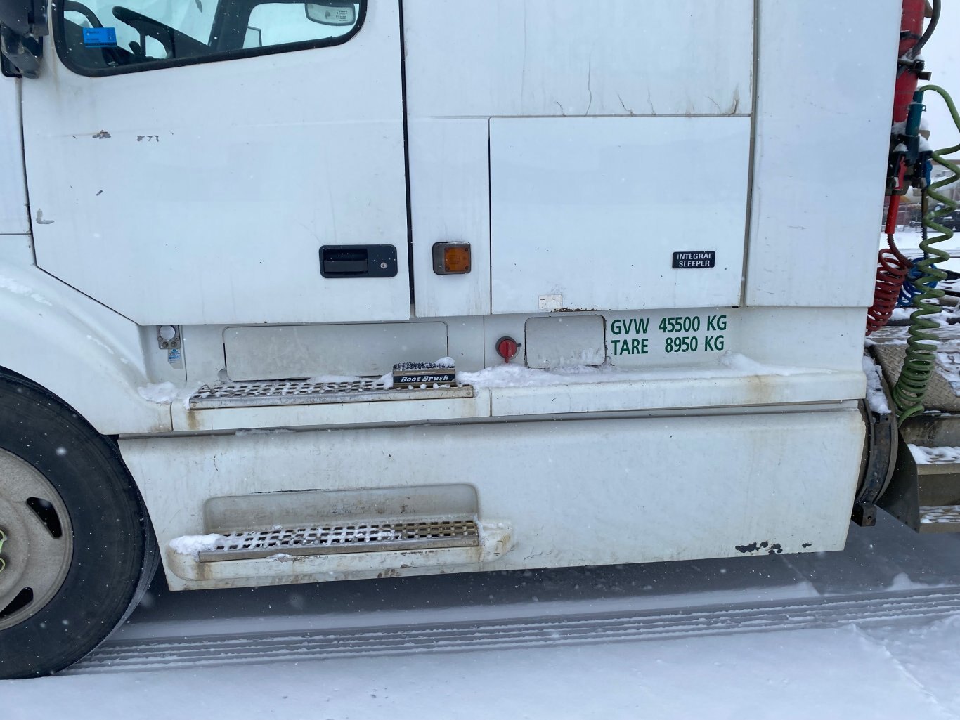 1998 Volvo VNL64 Highway Sleeper Truck #9283 AS