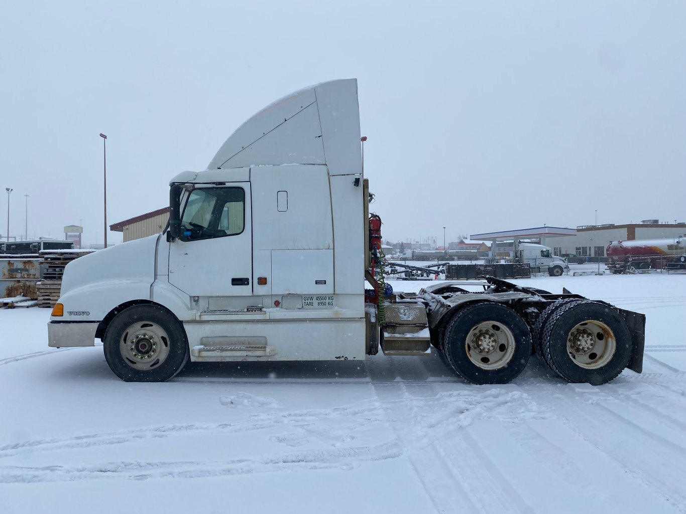 1998 Volvo VNL64 Highway Sleeper Truck #9283 AS