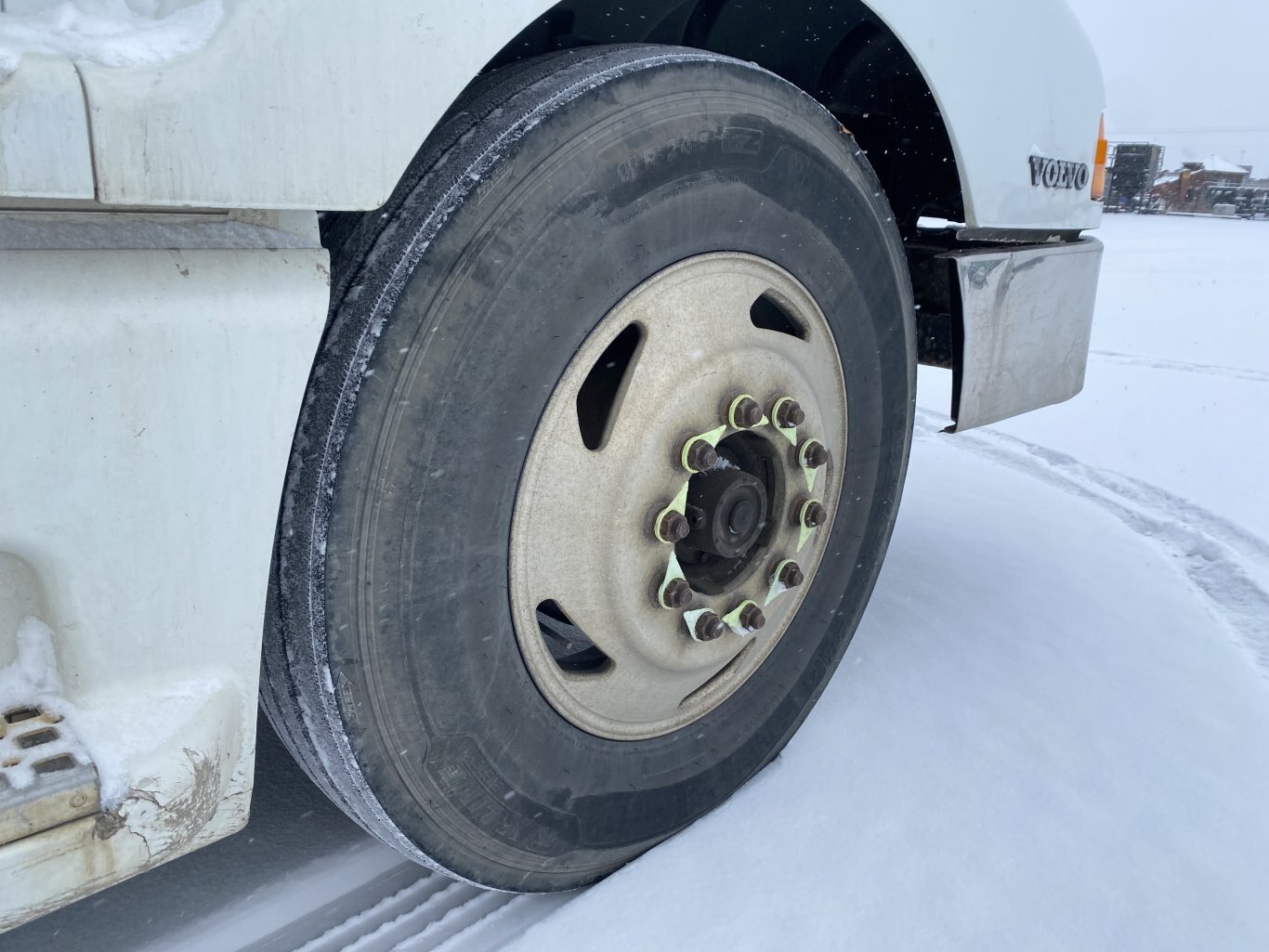 1998 Volvo VNL64 Highway Sleeper Truck #9283 AS