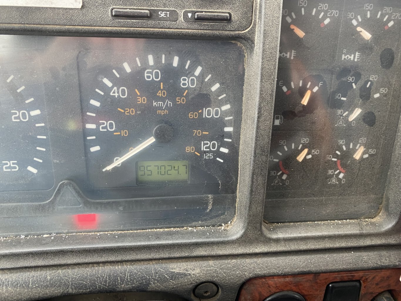 1998 Volvo VNL64 Highway Sleeper Truck #9283 AS