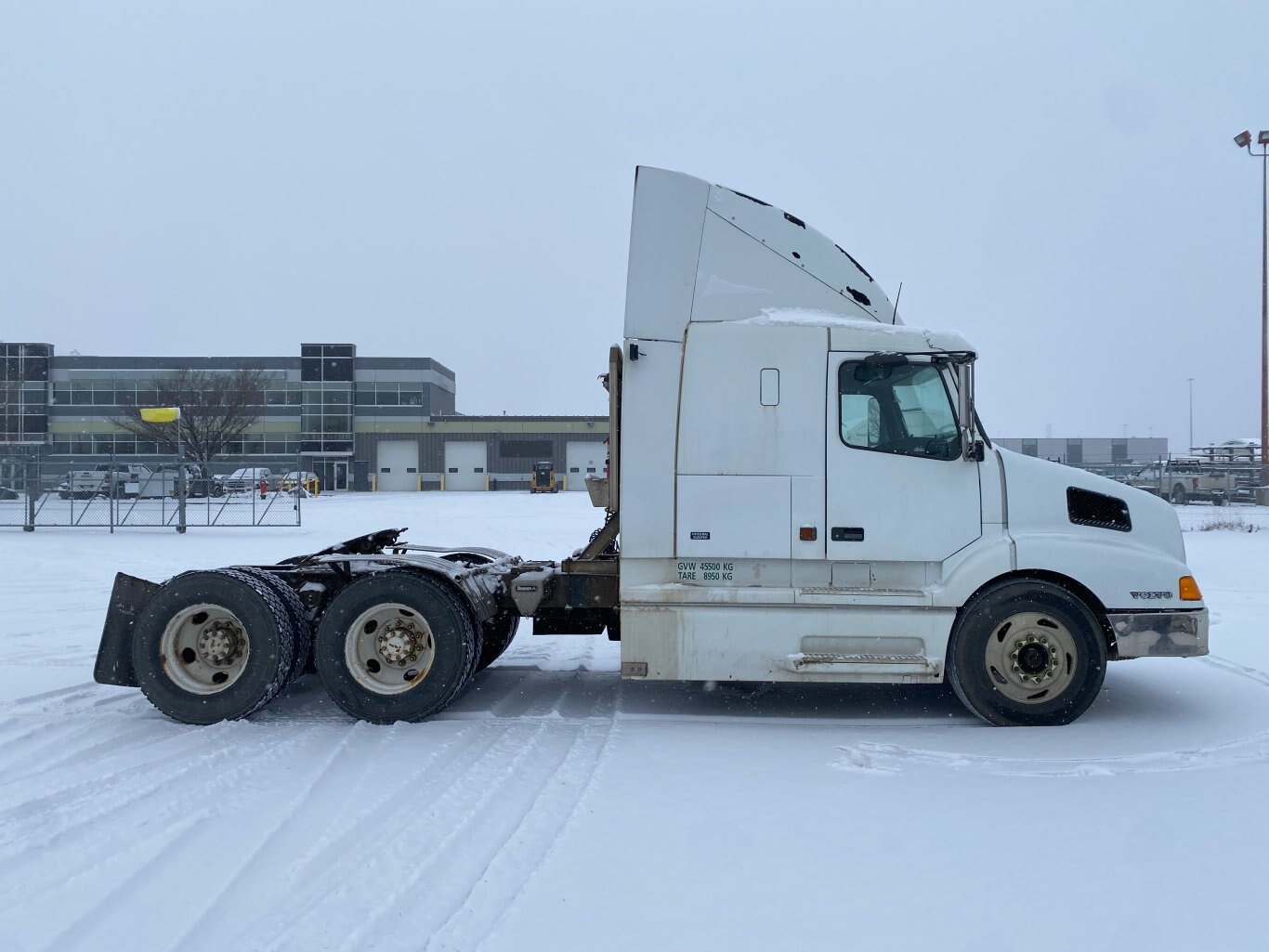 1998 Volvo VNL64 Highway Sleeper Truck #9283 AS