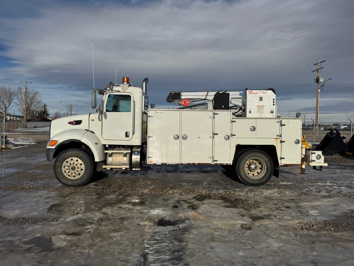 2013 Peterbilt Service Truck only 46,919 kms #9294 JP