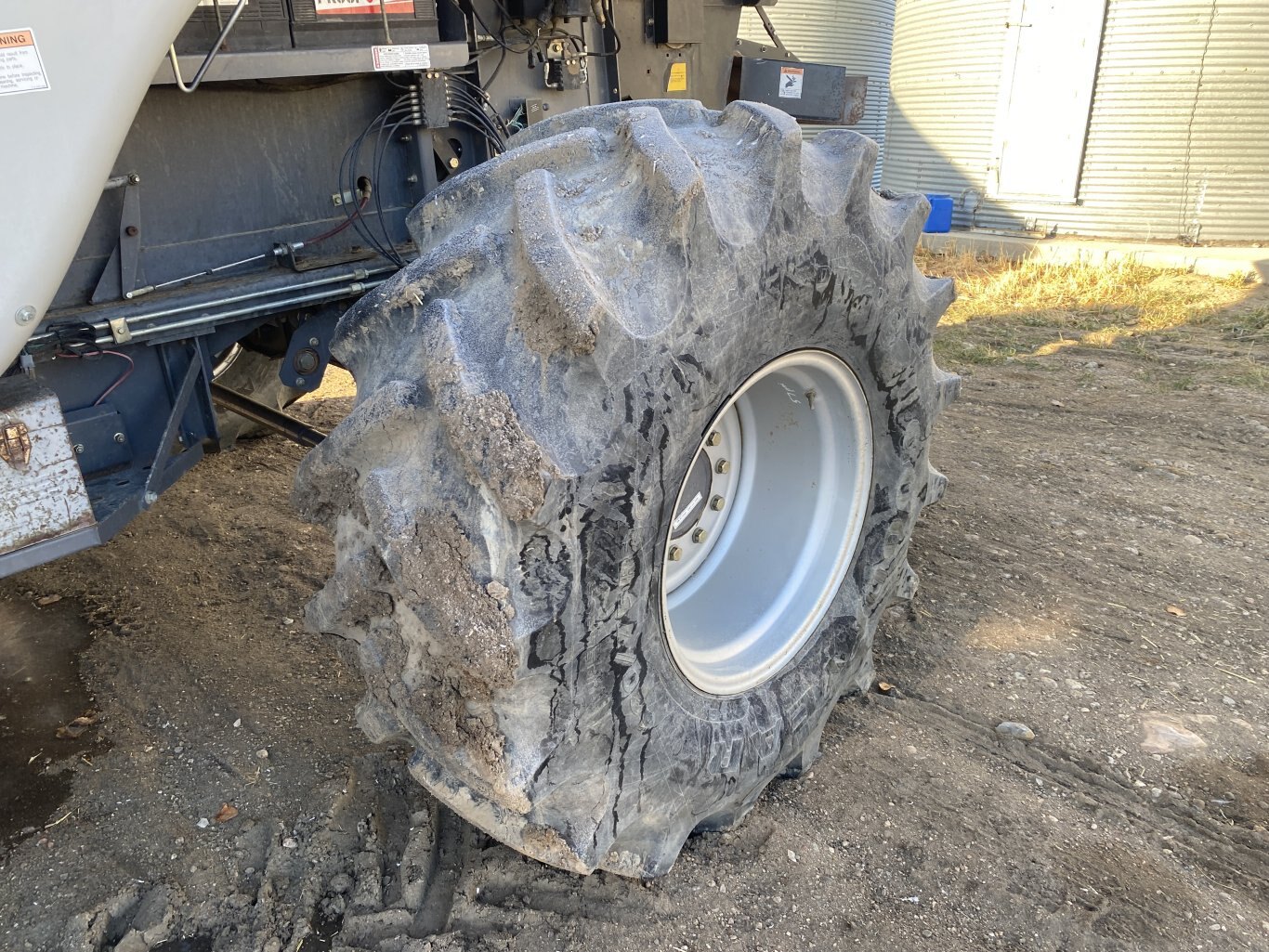 2007 Massey Ferguson 9895 Combine with 14ft Pickup Header **Wholesale Unit** #9309 BP