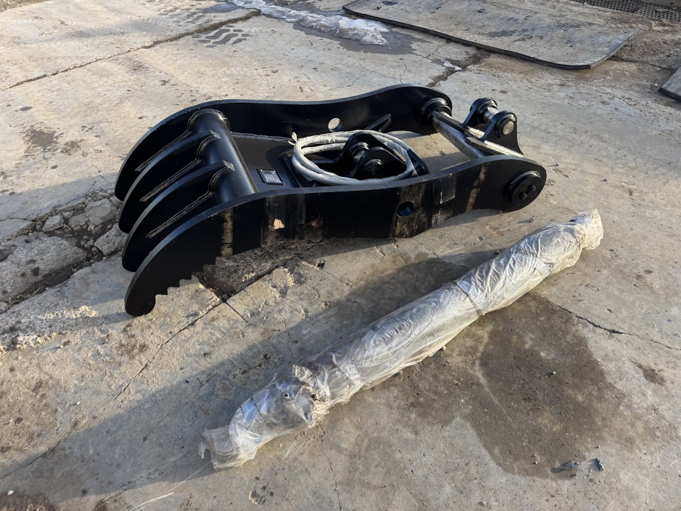 300 Series Excavator Hydraulic Thumb #10246 JPH