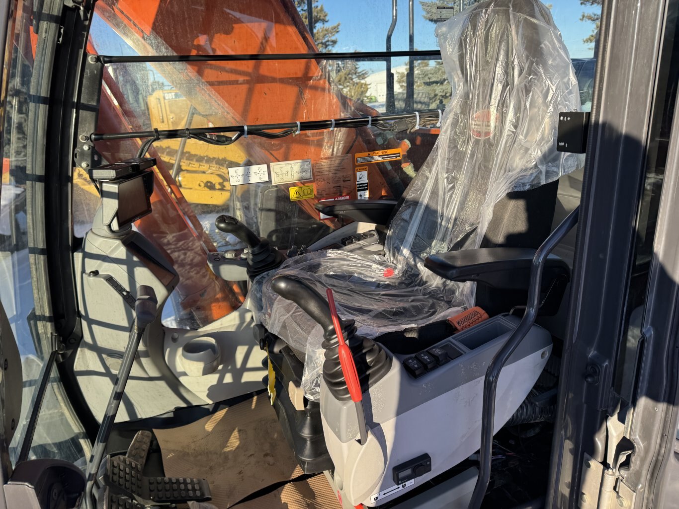 2019 Hitachi ZX250LC 6N Excavator with Thumb #9345 JP