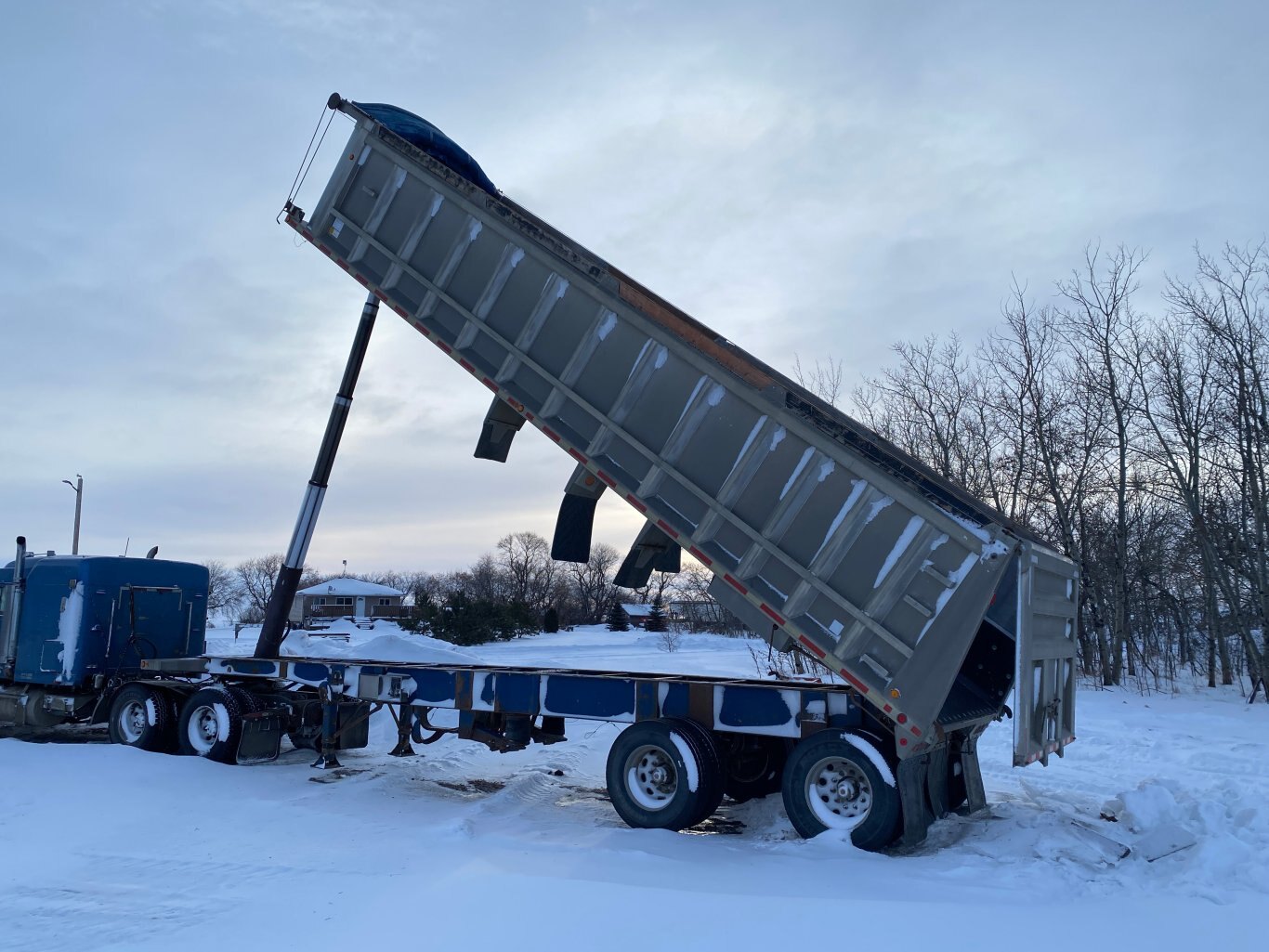 2006 FMG End Dump Trailer Tandem Axle *** Wholesale Unit *** #9358 BP