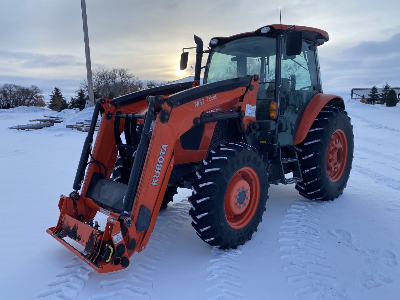 2019 Kubota M5 091D Tractor 4WD w/ M37 Loader & Bucket #9359 BP