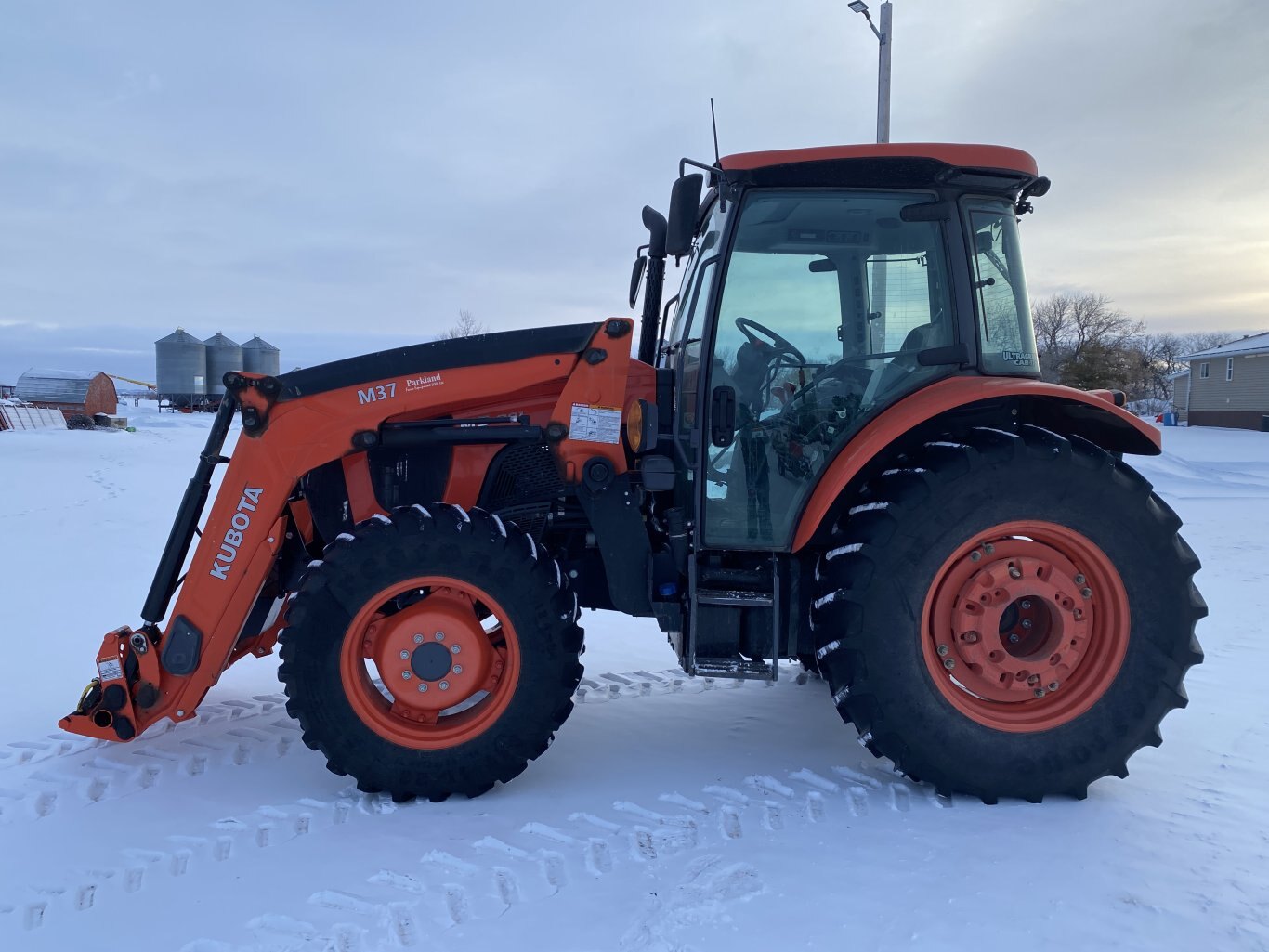 2019 Kubota M5 091D Tractor 4WD w/ M37 Loader & Bucket #9359 BP