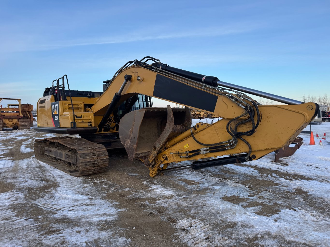 2015 CAT 326FL Excavator with Thumb #9360 JP