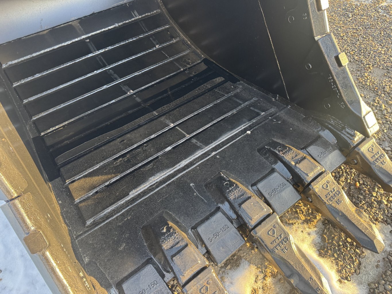 Excavator 300 Series Dig Bucket 54 Mining Extreme Duty #E300BDM54 JPH