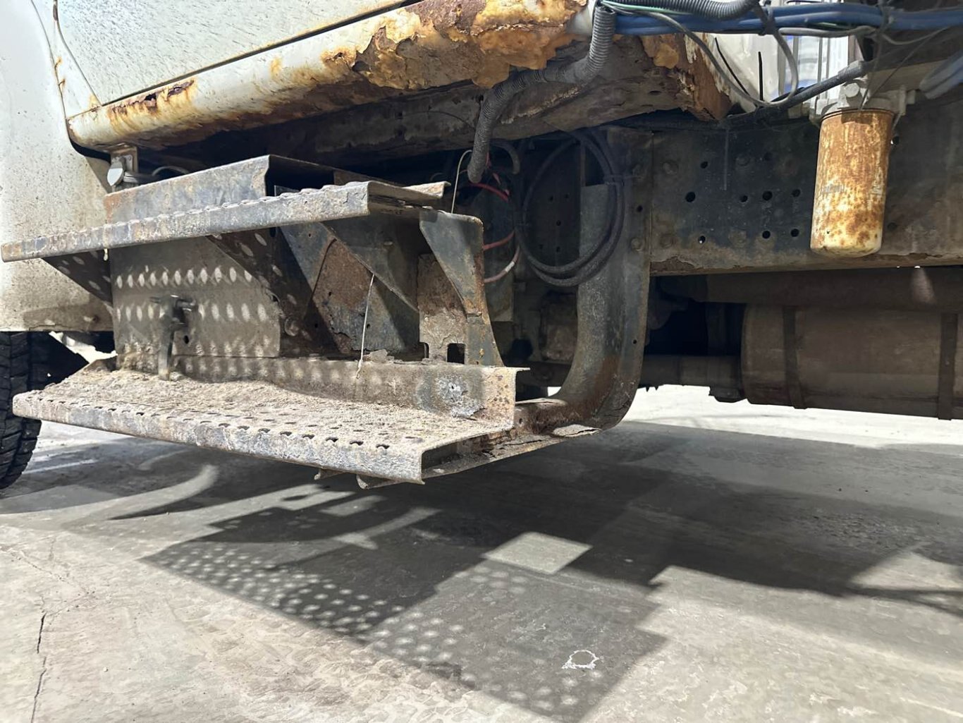 1991 International 4700 (4x2) Sanding Truck #9420 JA